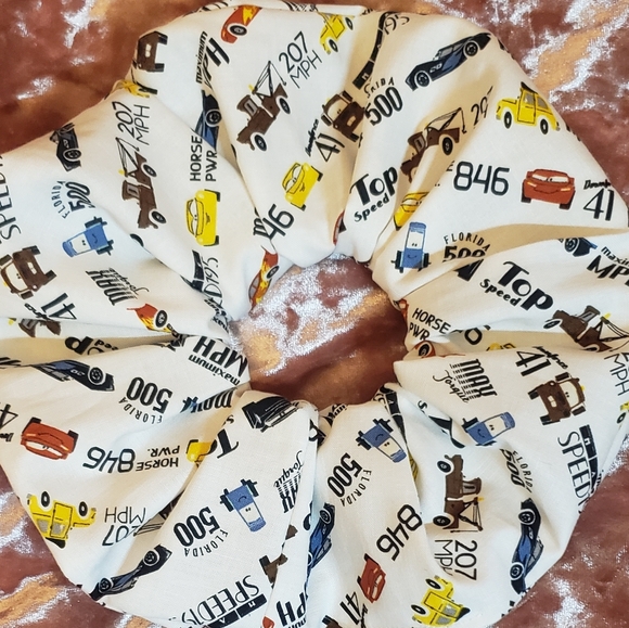 🆕️🚗 Cars 8" Scrunchie🚗 - Picture 3 of 4